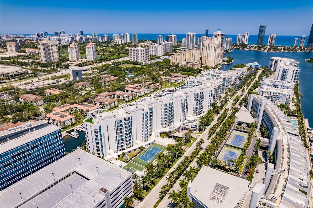 На продажу: $824,995 (2 спален, 2 ванн, 1362 Квадратных фут)