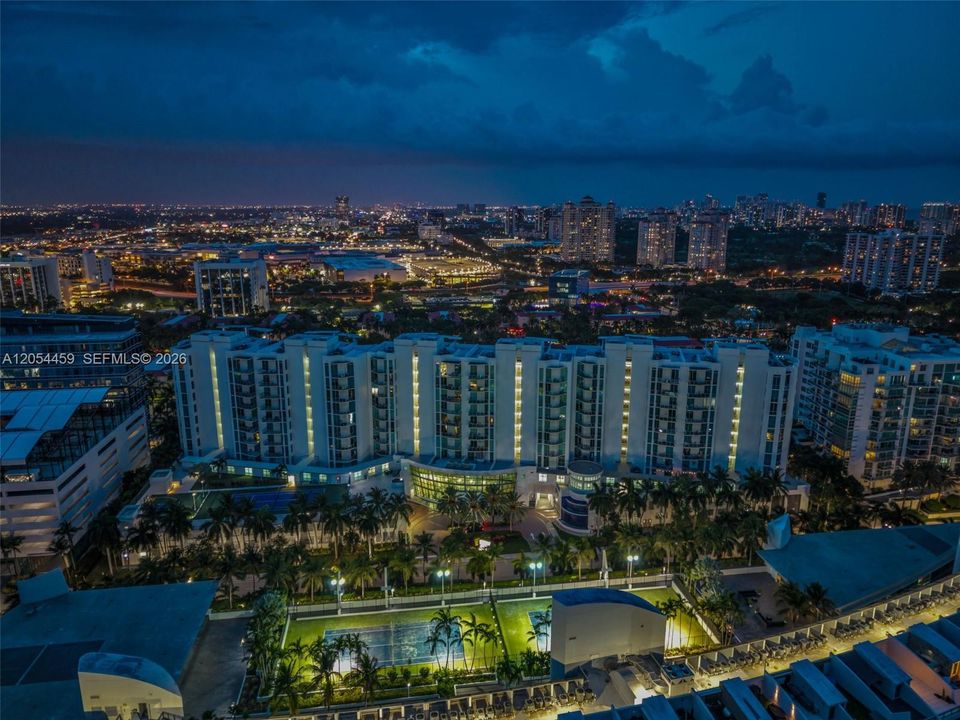 На продажу: $824,995 (2 спален, 2 ванн, 1362 Квадратных фут)