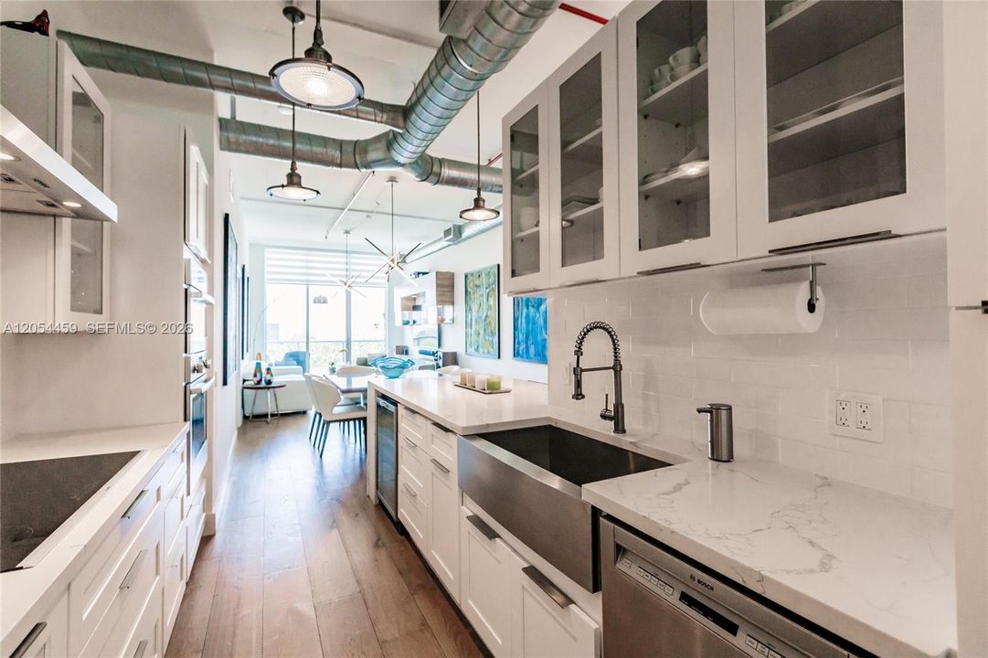 На продажу: $824,995 (2 спален, 2 ванн, 1362 Квадратных фут)