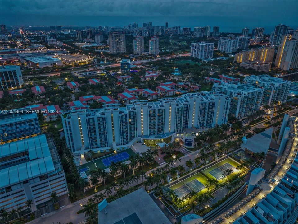 На продажу: $824,995 (2 спален, 2 ванн, 1362 Квадратных фут)