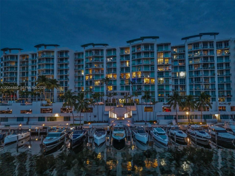 На продажу: $824,995 (2 спален, 2 ванн, 1362 Квадратных фут)