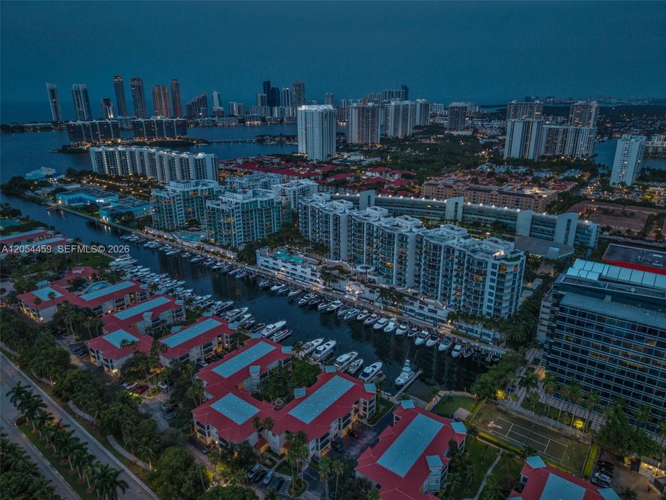 На продажу: $824,995 (2 спален, 2 ванн, 1362 Квадратных фут)