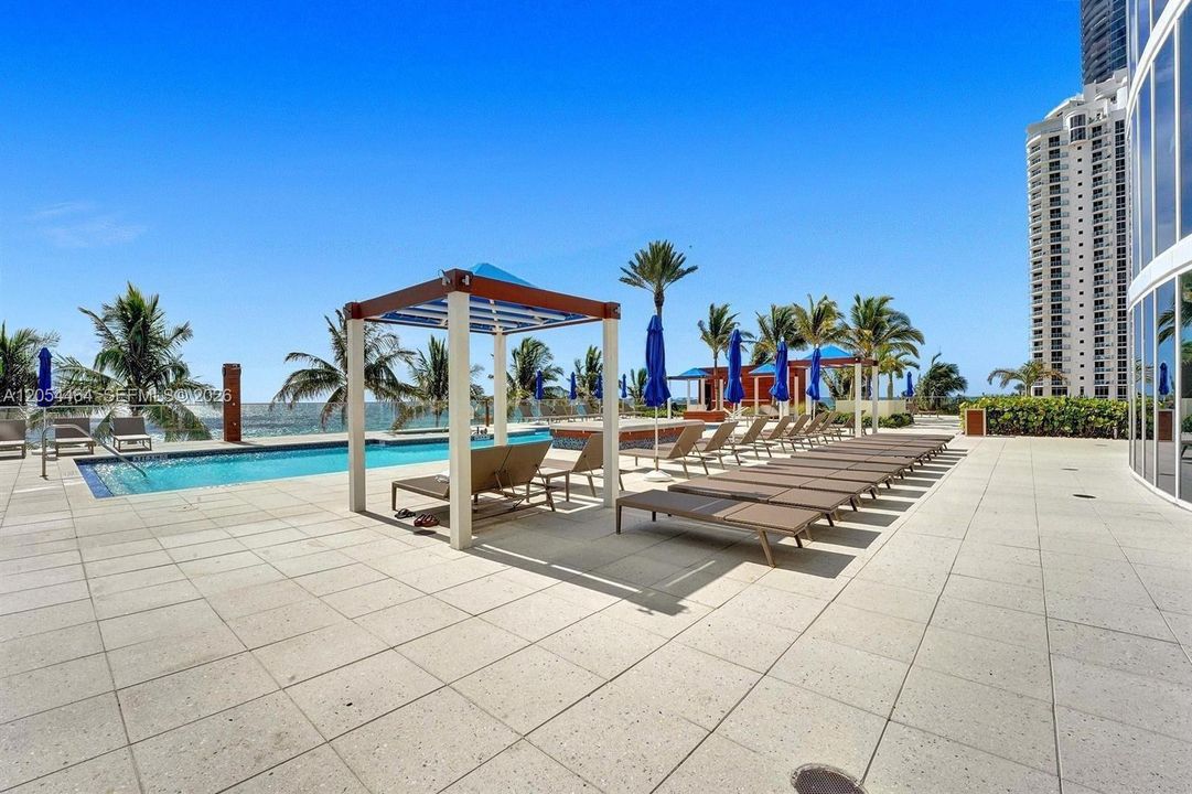 В аренду: $5,500 (2 спален, 2 ванн, 1591 Квадратных фут)