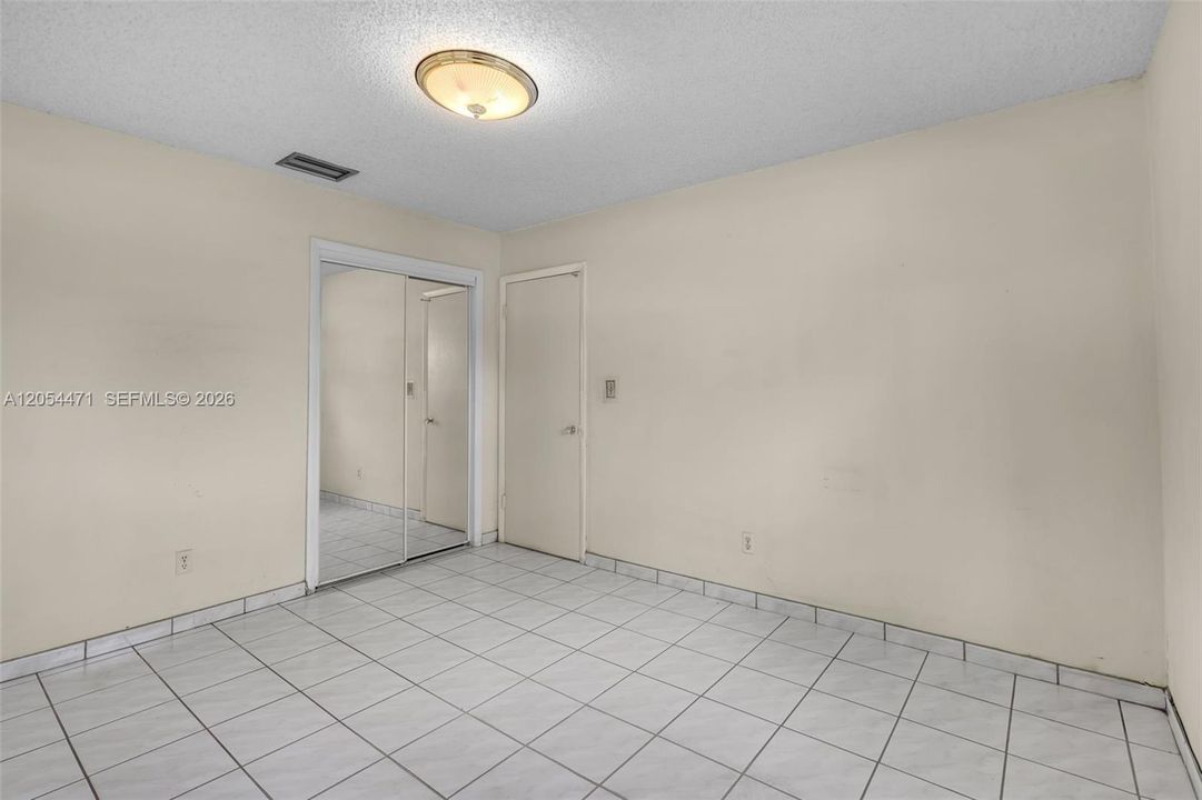 Activo con contrato: $599,900 (2 camas, 2 baños, 1327 Pies cuadrados)