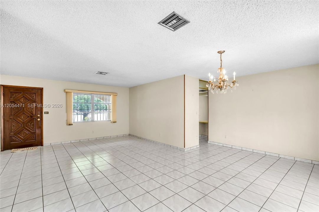 Activo con contrato: $599,900 (2 camas, 2 baños, 1327 Pies cuadrados)