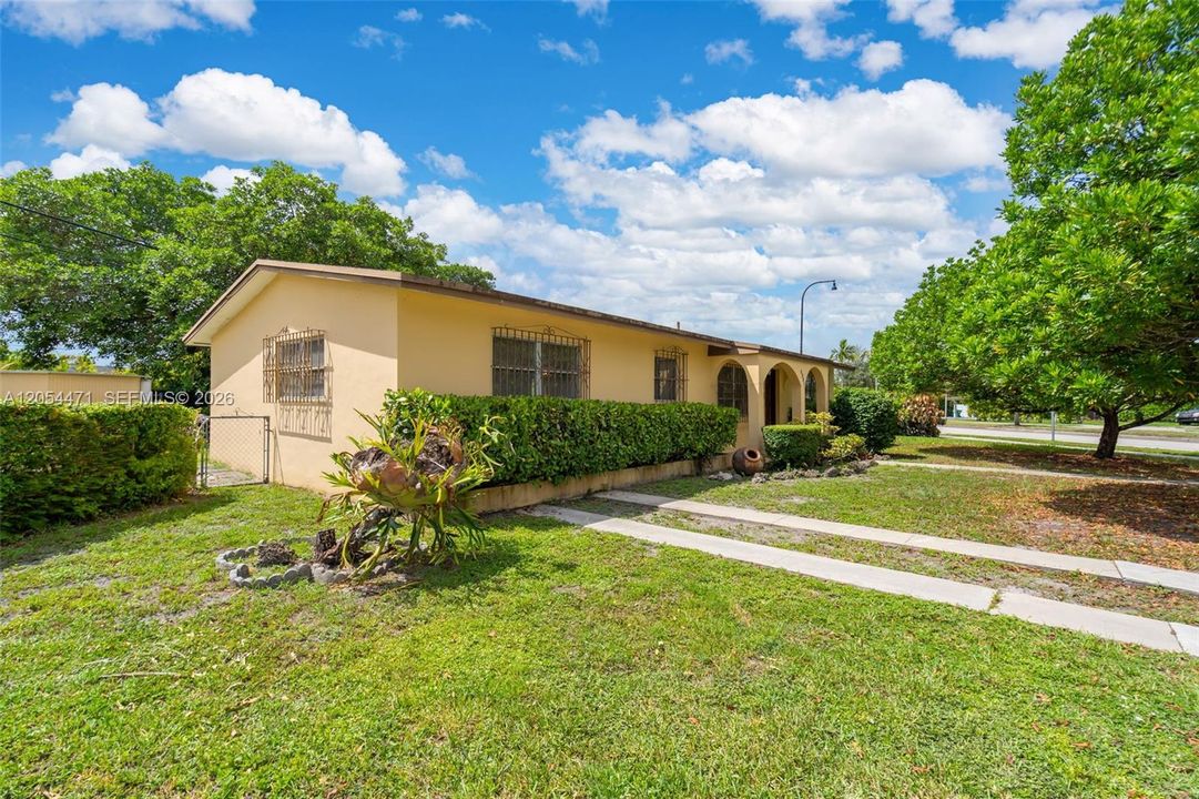 Activo con contrato: $599,900 (2 camas, 2 baños, 1327 Pies cuadrados)