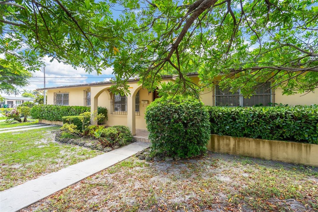Activo con contrato: $599,900 (2 camas, 2 baños, 1327 Pies cuadrados)