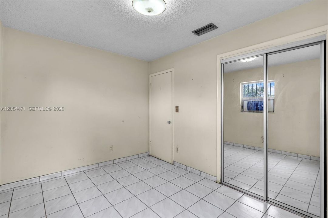 Activo con contrato: $599,900 (2 camas, 2 baños, 1327 Pies cuadrados)