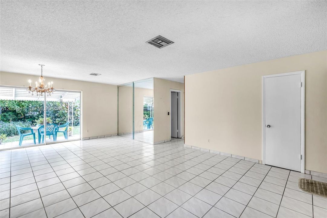 Activo con contrato: $599,900 (2 camas, 2 baños, 1327 Pies cuadrados)