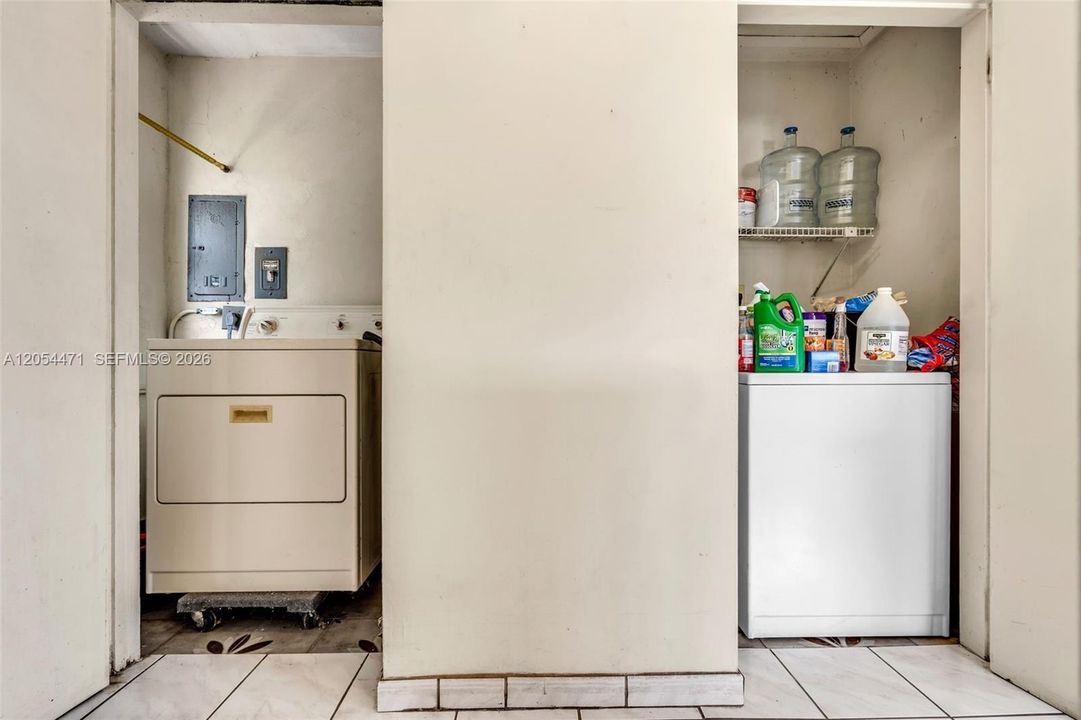 Activo con contrato: $599,900 (2 camas, 2 baños, 1327 Pies cuadrados)
