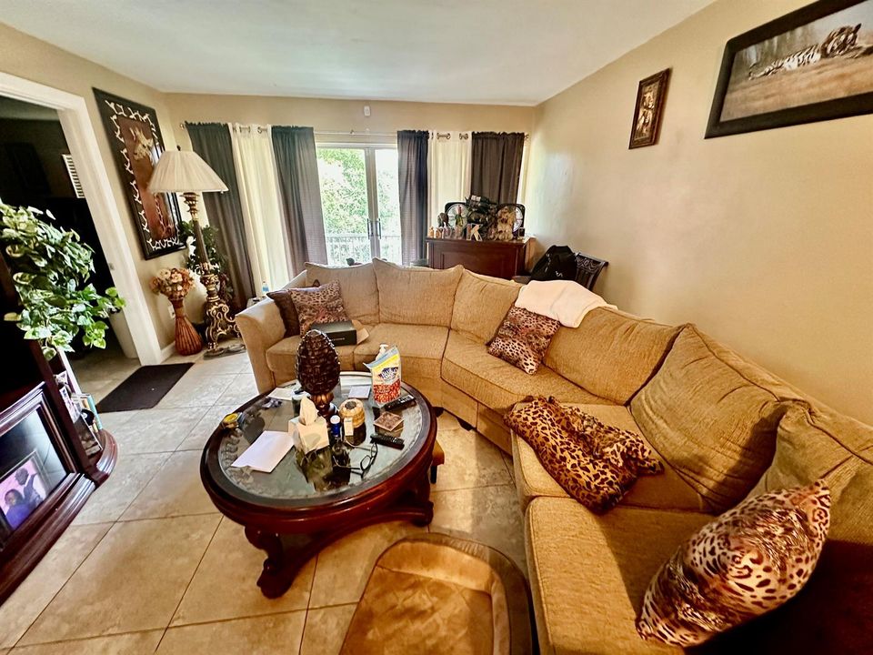 Livingroom to Balcony