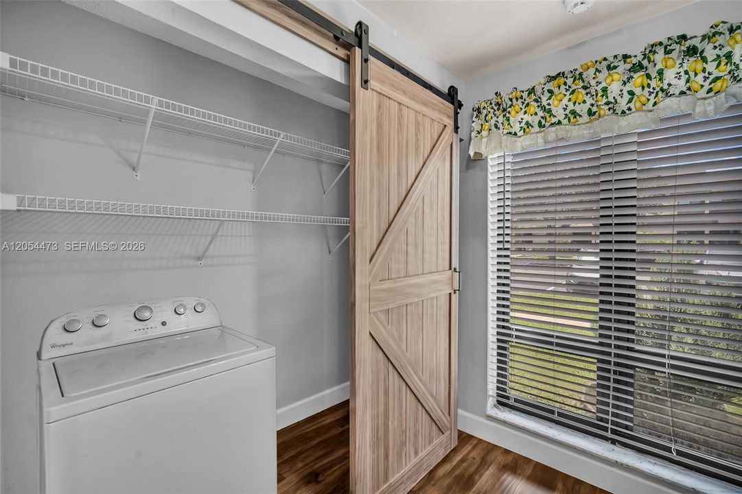 На продажу: $399,900 (2 спален, 2 ванн, 1302 Квадратных фут)