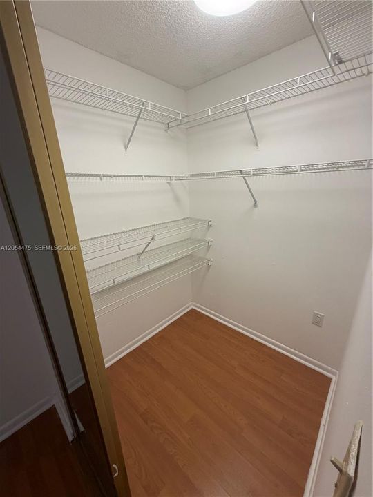 В аренду: $4,350 (4 спален, 2 ванн, 2649 Квадратных фут)