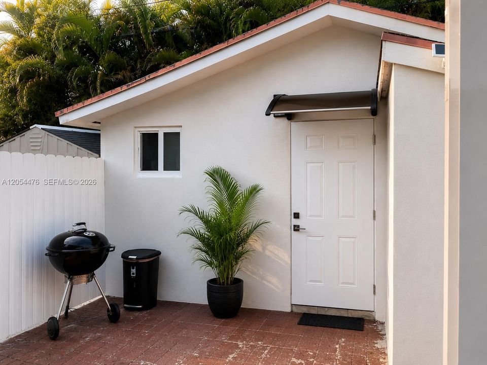 For Rent: $1,200 (1 beds, 1 baths, 1489 Square Feet)