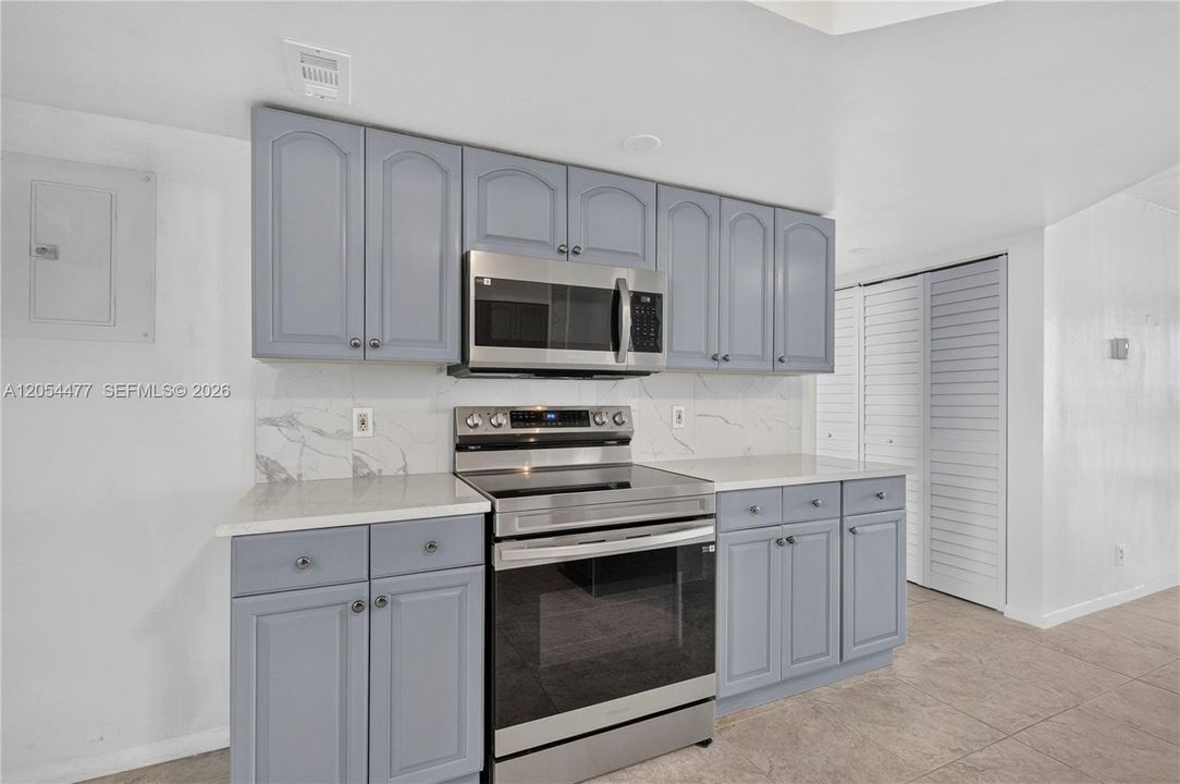 En Venta: $235,000 (2 camas, 2 baños, 920 Pies cuadrados)