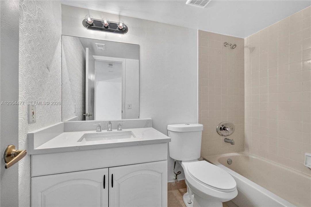 En Venta: $235,000 (2 camas, 2 baños, 920 Pies cuadrados)
