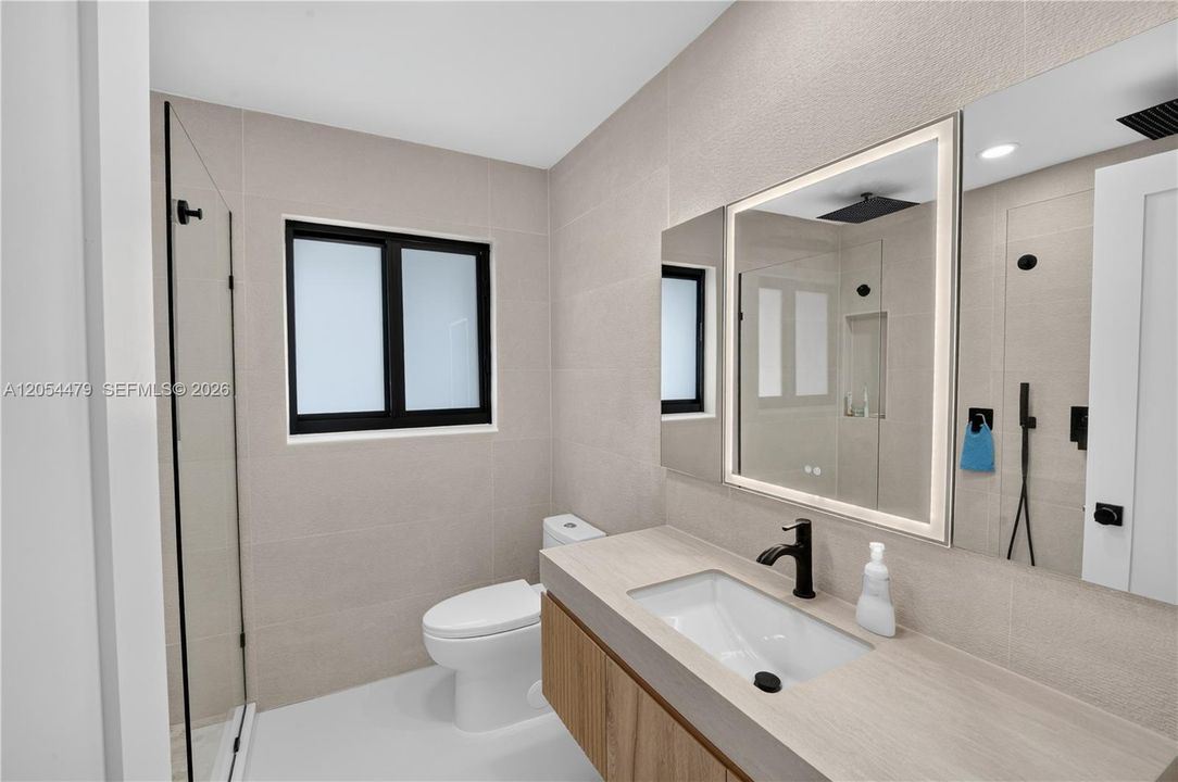 En Venta: $825,000 (2 camas, 2 baños, 1520 Pies cuadrados)