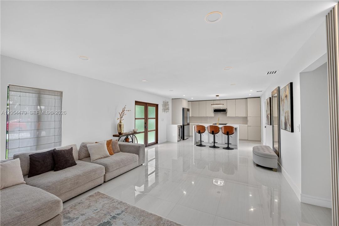 En Venta: $825,000 (2 camas, 2 baños, 1520 Pies cuadrados)