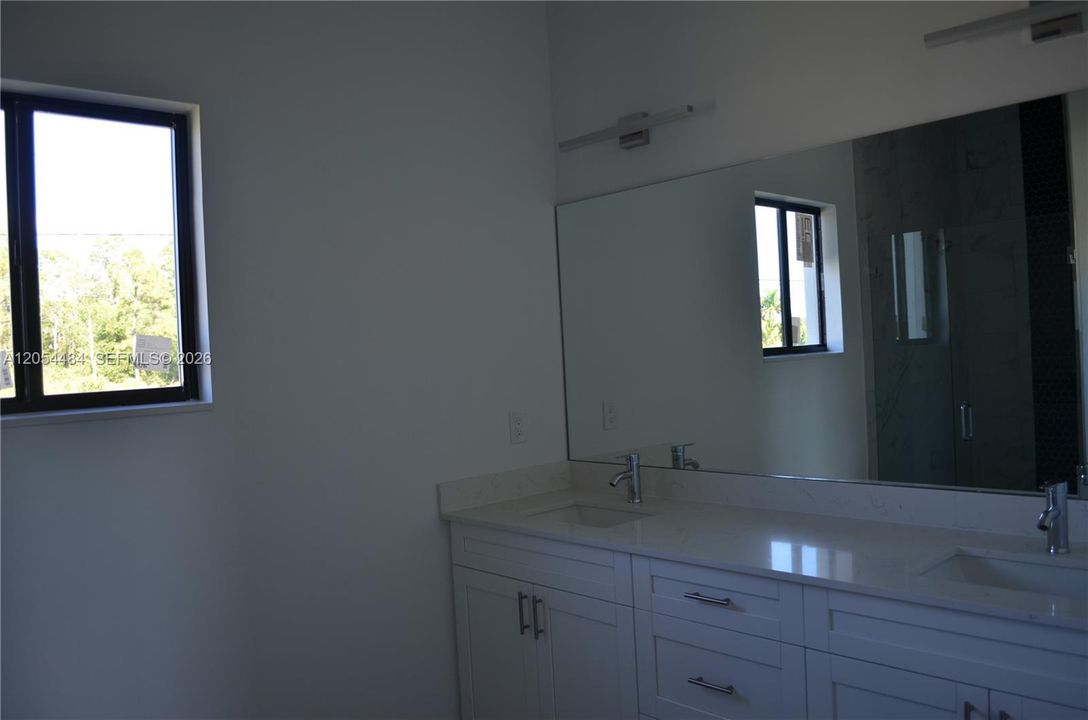 En Venta: $389,000 (4 camas, 2 baños, 0 Pies cuadrados)
