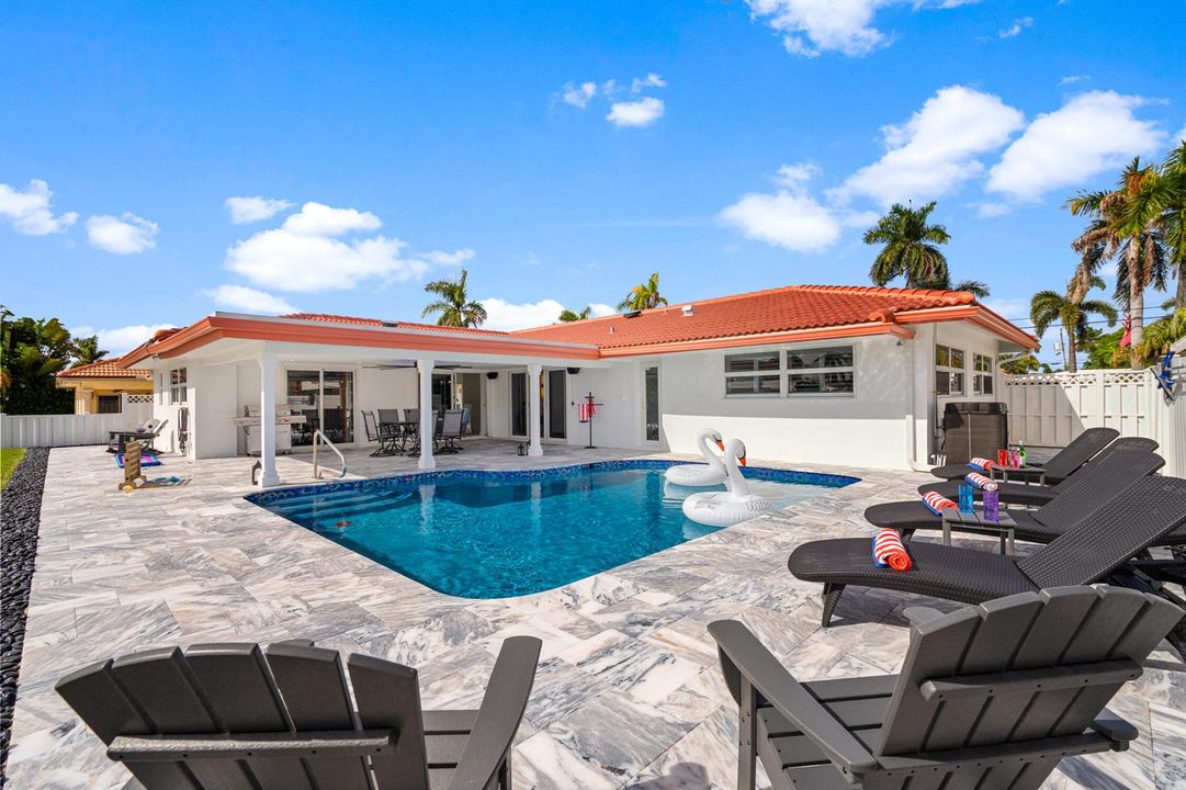 Pool Deck & Lounge Area