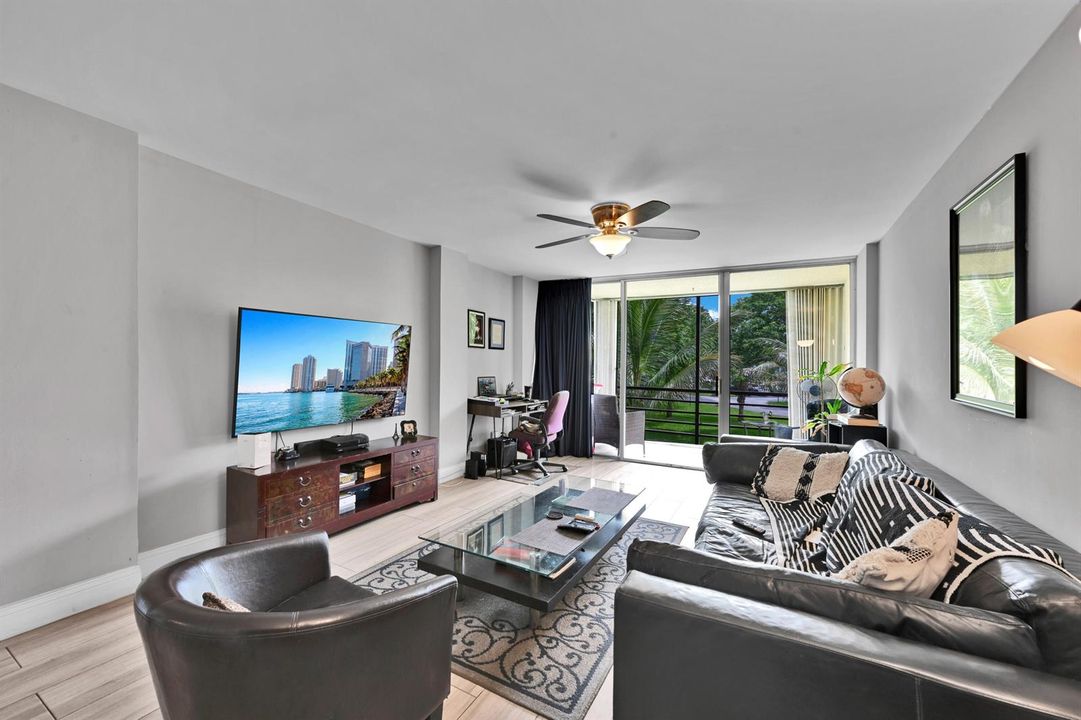 103 Royal Park Dr 00003
