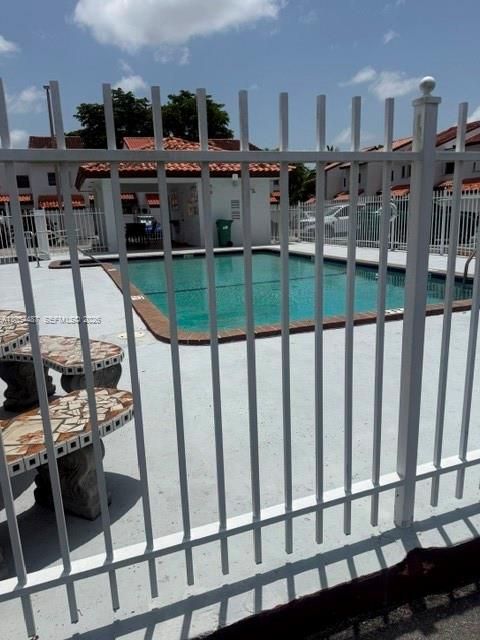 En Venta: $410,580 (2 camas, 2 baños, 0 Pies cuadrados)