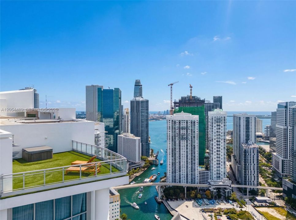 En Venta: $3,500,000 (3 camas, 3 baños, 2418 Pies cuadrados)