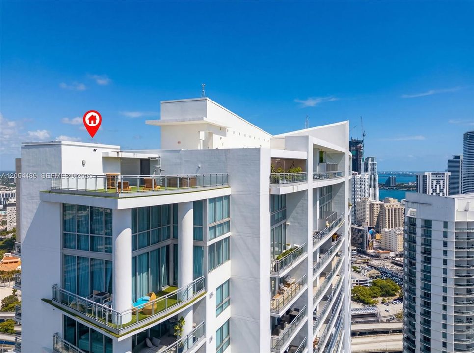 En Venta: $3,500,000 (3 camas, 3 baños, 2418 Pies cuadrados)