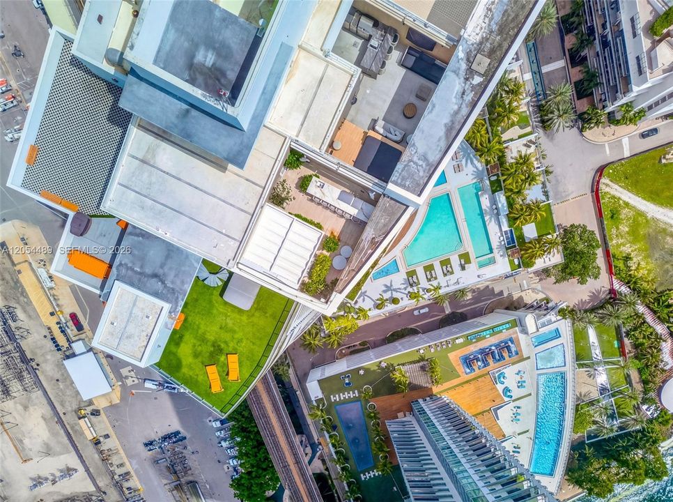 En Venta: $3,500,000 (3 camas, 3 baños, 2418 Pies cuadrados)