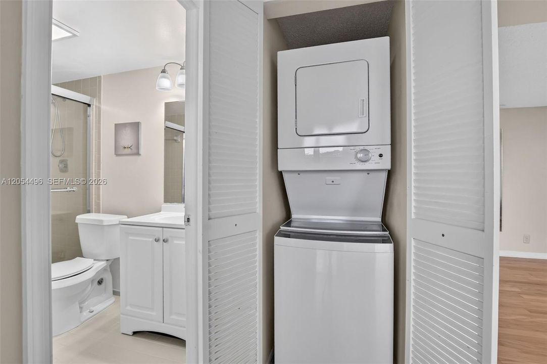 En Venta: $295,000 (2 camas, 2 baños, 1180 Pies cuadrados)