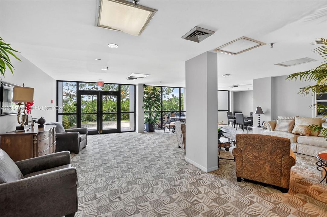 En Venta: $295,000 (2 camas, 2 baños, 1180 Pies cuadrados)