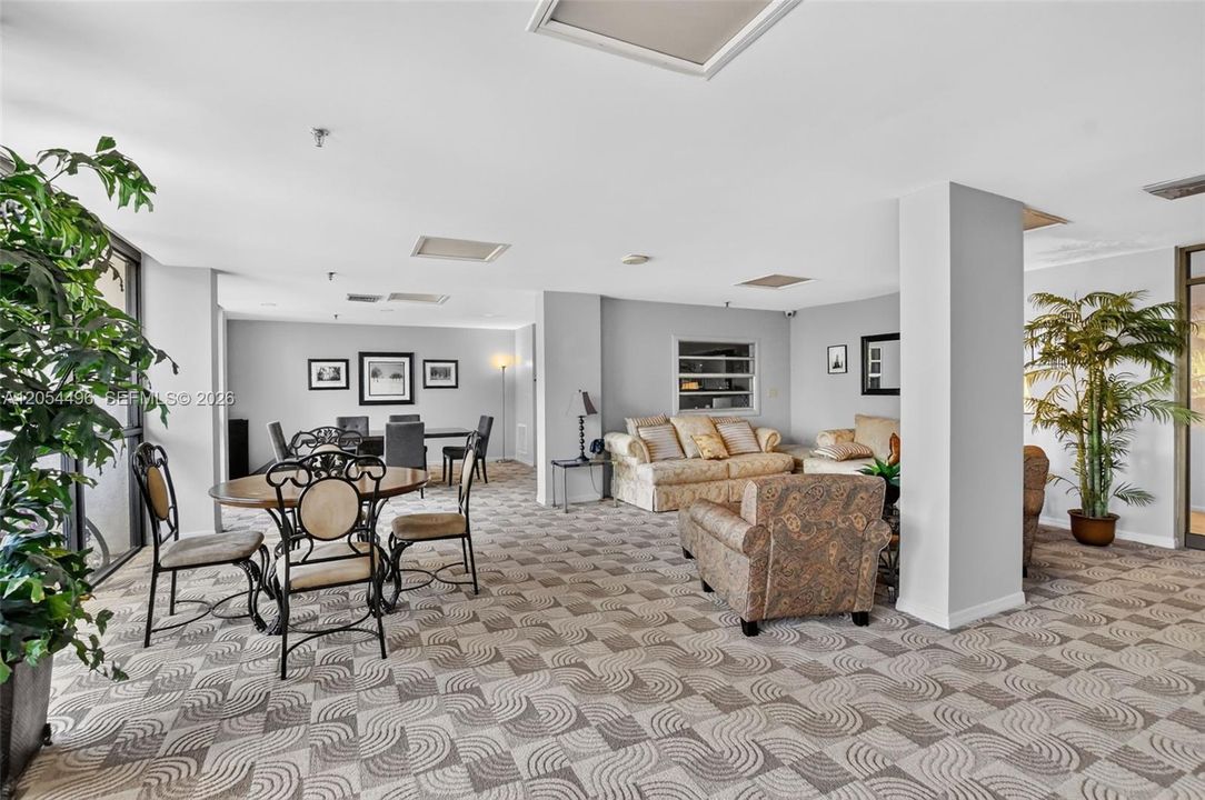 En Venta: $295,000 (2 camas, 2 baños, 1180 Pies cuadrados)