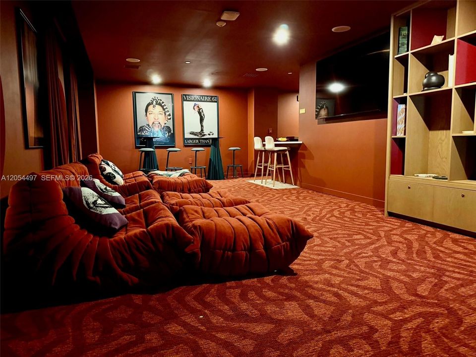 For Rent: $3,750 (0 beds, 1 baths, 569 Square Feet)