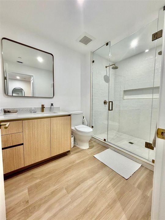 For Rent: $3,750 (0 beds, 1 baths, 569 Square Feet)