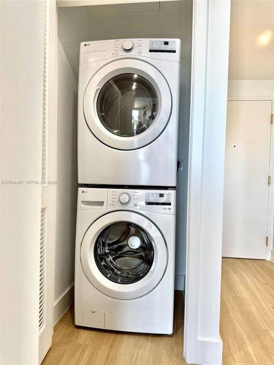 For Rent: $3,750 (0 beds, 1 baths, 569 Square Feet)