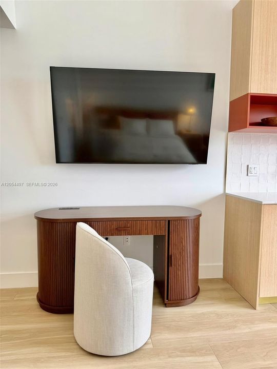 For Rent: $3,750 (0 beds, 1 baths, 569 Square Feet)