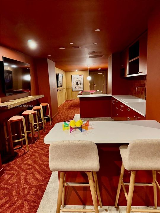 For Rent: $3,750 (0 beds, 1 baths, 569 Square Feet)