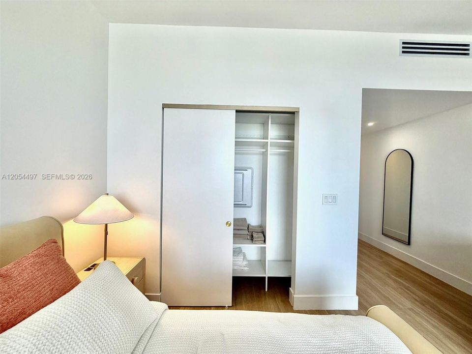 For Rent: $3,750 (0 beds, 1 baths, 569 Square Feet)