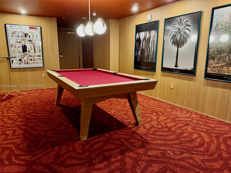 For Rent: $3,750 (0 beds, 1 baths, 569 Square Feet)