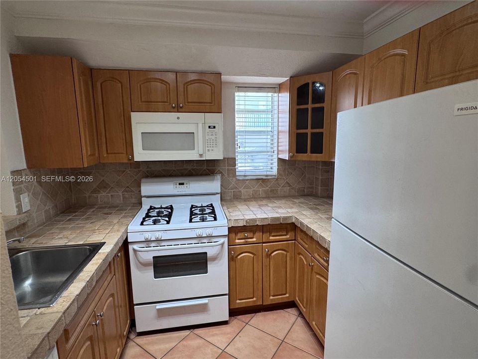 В аренду: $1,925 (1 спален, 1 ванн, 710 Квадратных фут)