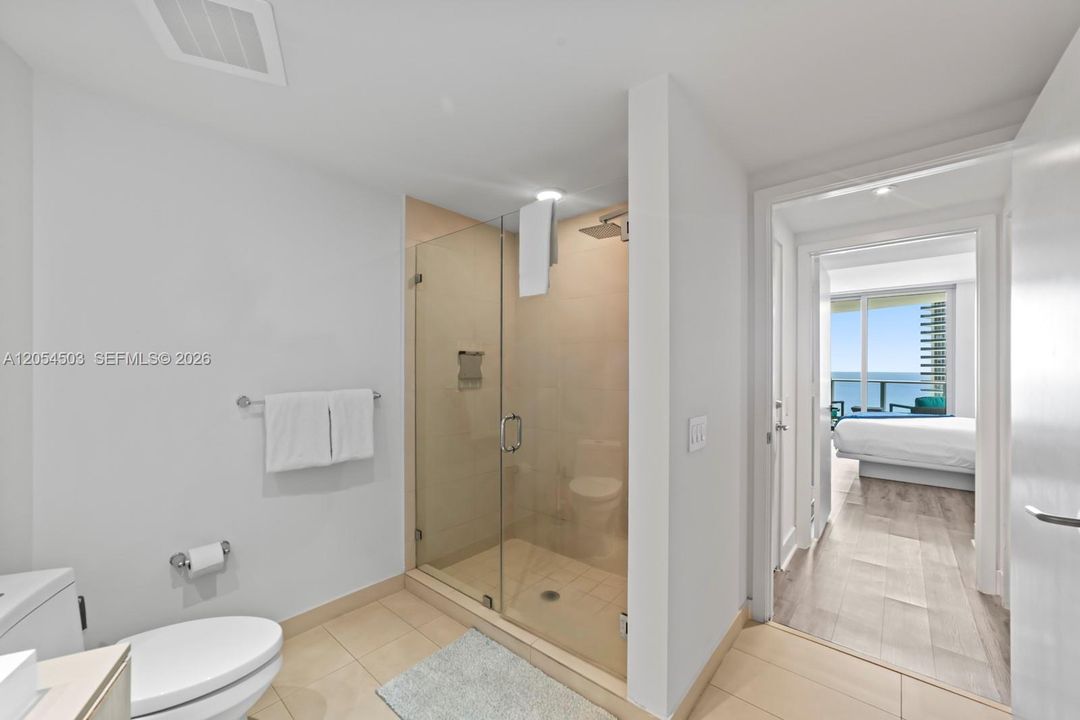 For Sale: $600,000 (1 beds, 1 baths, 841 Square Feet)