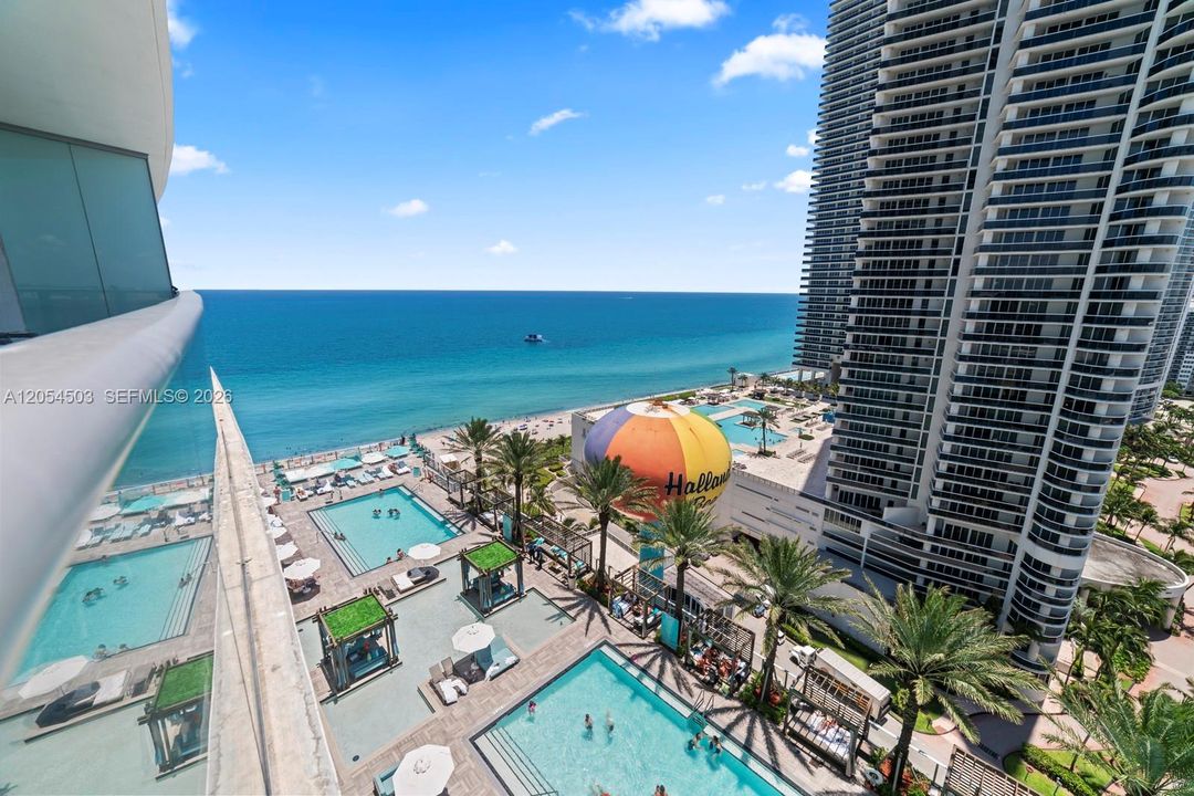 For Sale: $600,000 (1 beds, 1 baths, 841 Square Feet)