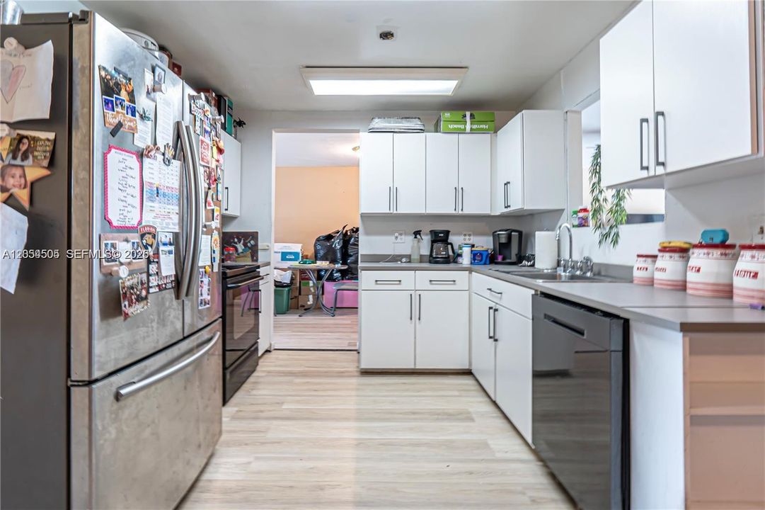 На продажу: $670,000 (4 спален, 2 ванн, 2087 Квадратных фут)