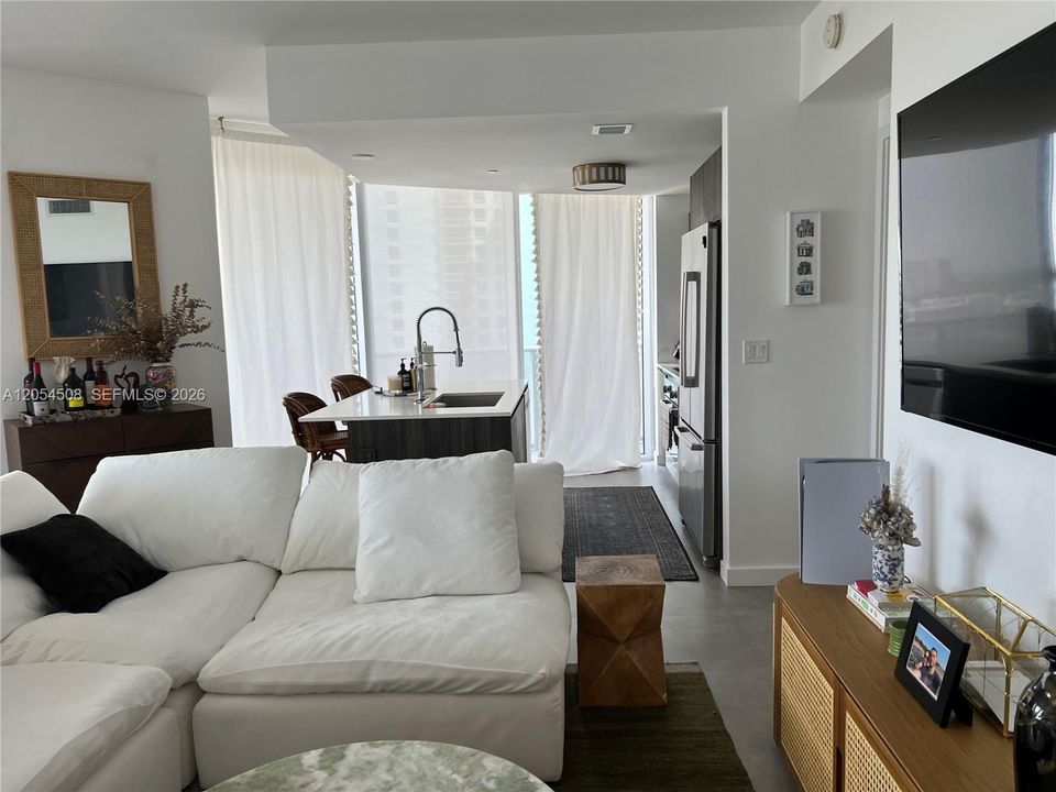 For Rent: $6,500 (2 beds, 2 baths, 1178 Square Feet)