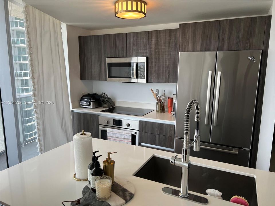 For Rent: $6,500 (2 beds, 2 baths, 1178 Square Feet)