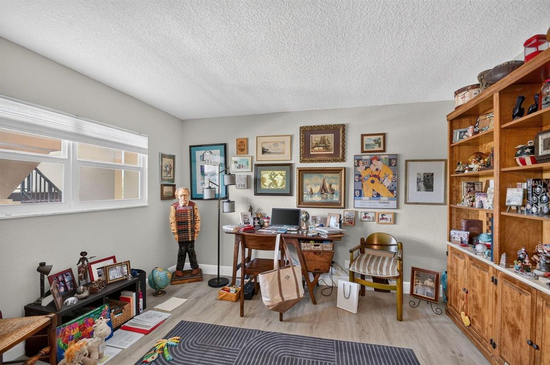 3590 BR 2 -Office