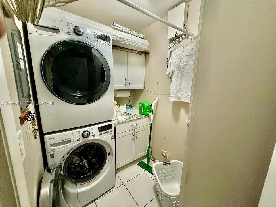 En Venta: $355,000 (2 camas, 2 baños, 1320 Pies cuadrados)