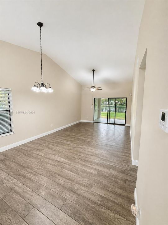 Living Virtual Staged
