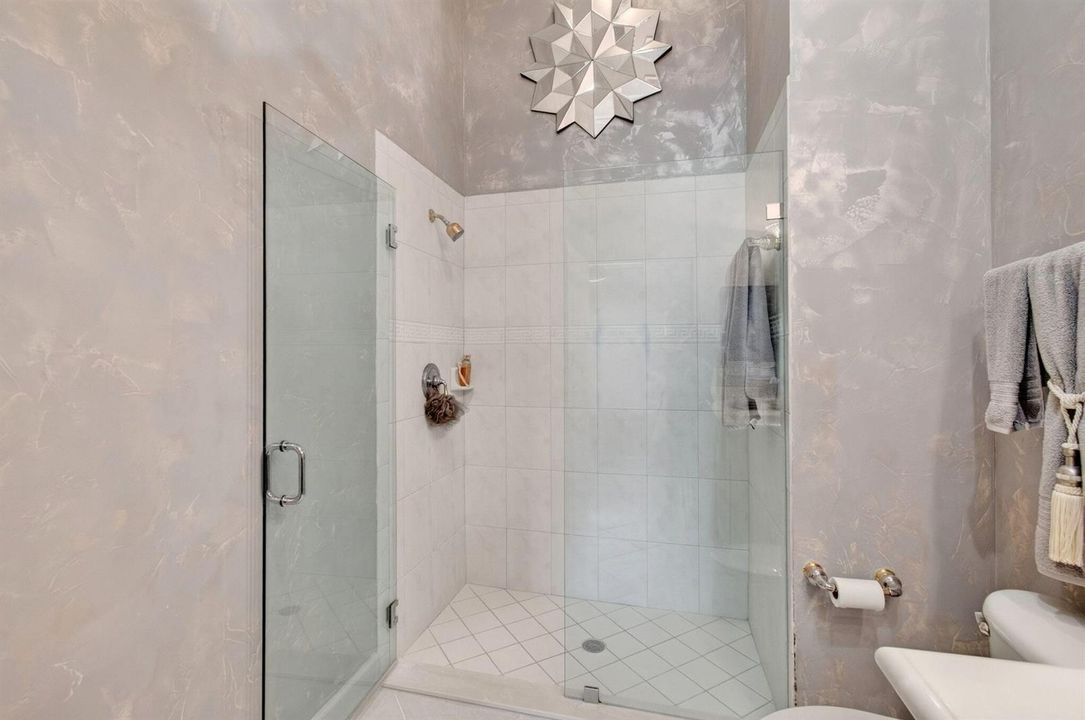 Wall-Width Shower