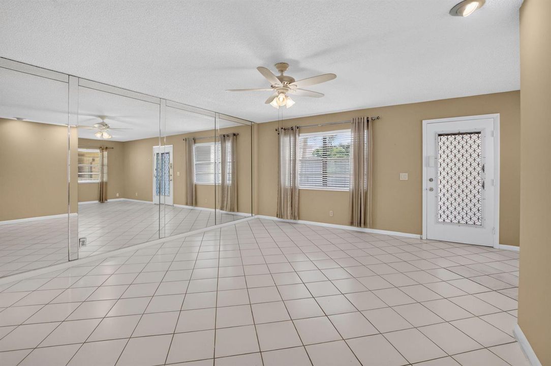 332 CAPRI G LIVING ROOM